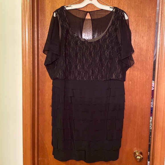 Laura’s Dresses Lauras 4 Size 16 Black Below Knee Evening Dress